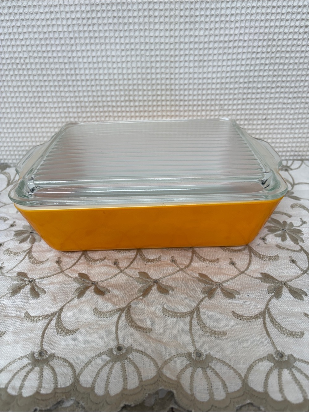 Pyrex refrigerator dish with lid